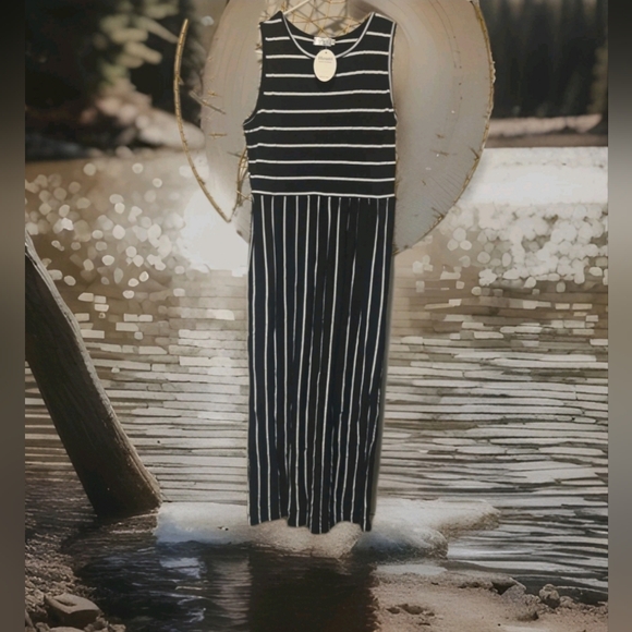 Hount Dresses & Skirts - Women's Summer Sleeveless Black&White Striped Flowy Casual Maxi  with Pockets